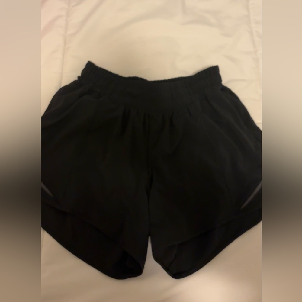 Lululemon Hotty Hot Low-Rise Lined Short 2.5"